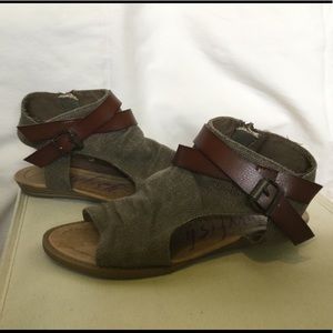 Blowfish - strappy side zip sandal ( 6)